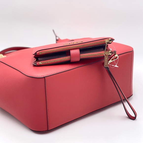 Michael Kors Large Chain Shoulder Bag and Wallet Set Red - Picture 8 of 10